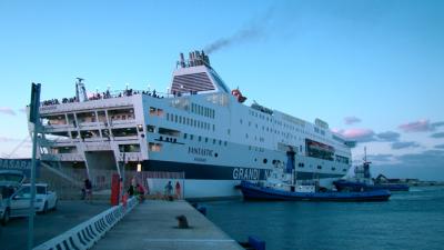 Una nueva línea de GNV conectará Melilla con Francia durante la OPE 2015 Una nueva línea de GNV conectará Melilla con Francia durante la OPE 2015