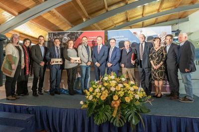 AENIB reúne a un centenar de personas para entregar sus premios anuales AENIB reúne a un centenar de personas para entregar sus premios anuales