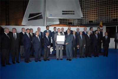 El Rey Juan Carlos dona al Museo Olímpico de Barcelona el primer velero Fortuna que patroneó