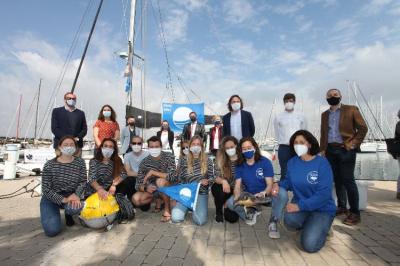 La embarcación de la ONG Sea Plastics recala en el RCN de Valencia La embarcación de la ONG Sea Plastics recala en el RCN de Valencia