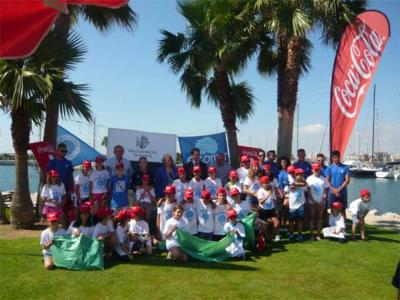 La Fundación Ecomar y Coca-Cola participan en una acción de limpieza de costas con niños del Real Club Náutico de Valencia La Fundación Ecomar y Coca-Cola participan en una acción de limpieza de costas con niños del Real Club Náutico de Valencia