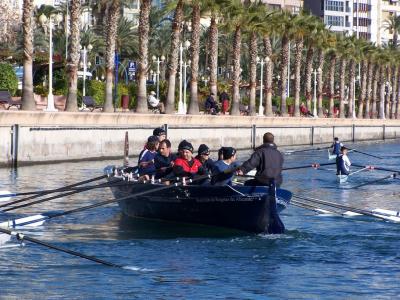 La Semana Náutica de Alicante se estrena con poco viento en Vela Ligera y un Jamón en Remo