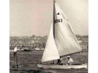 Tras 80 años haciendo vela en Santander, el snipe entra en el Museo Marítimo del Cantábrico.