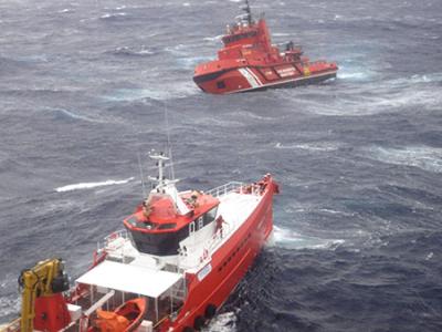 Salvamento Marítimo remolca al buque Esnaad 715, que estaba a la deriva sin tripulación a 64 millas de Cabo Ortegal Salvamento Marítimo remolca al buque Esnaad 715, que estaba a la deriva sin tripulación a 64 millas de Cabo Ortegal