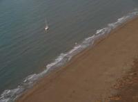 Rescatados ilesos los dos tripulantes de un velero en el delta del Ebro 