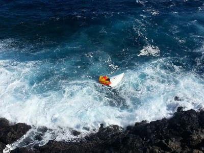 Salvamento Marítimo rescata a un participante en la regata Mini Transat que embarrancó con su velero en Lanzarote Salvamento Marítimo rescata a un participante en la regata Mini Transat que embarrancó con su velero en Lanzarote
