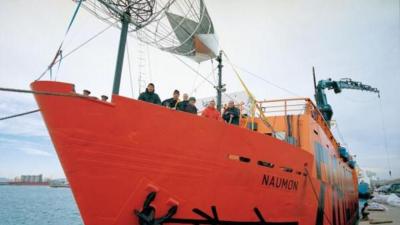 La Fura dels Baus instala una vela a su carguero para concienciar contra la crisis climática