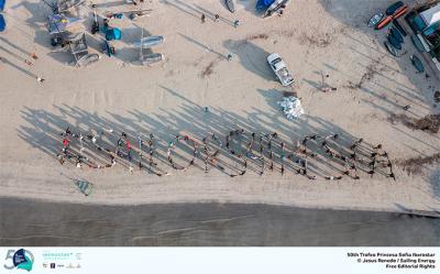 Los regatistas olímpicos del Sofía Iberostar limpian la Playa de Palma Los regatistas olímpicos del Sofía Iberostar limpian la Playa de Palma
