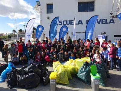 Los alumnos del Port de Xàbia recogen más de 150 kilos de residuos Los alumnos del Port de Xàbia recogen más de 150 kilos de residuos