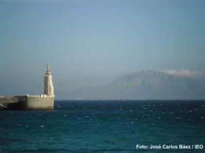 Científicos del IEO estudian las relaciones entre los índices climáticos y la temperatura superficial del agua en el Mar de Alborán Científicos del IEO estudian las relaciones entre los índices climáticos y la temperatura superficial del agua en el Mar de Alborán