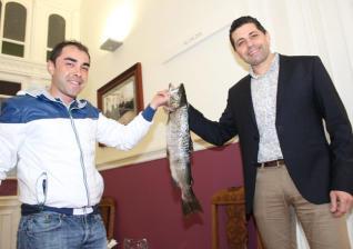 Un vecino de Ponte Caldelas captura una trucha de casi tres kilos en el Verdugo Un vecino de Ponte Caldelas captura una trucha de casi tres kilos en el Verdugo