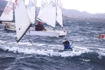 Con viento de lebeche y 18 nudos ganó el TAP de Los Alcázares María A. Peñalver Con viento de lebeche y 18 nudos ganó el TAP de Los Alcázares María A. Peñalver