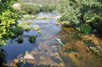 En una tarde espectacular para la práctica del piragüismo y en una prueba que contó con una muy alta participación, se celebró ayer la XVII Bajada del Umia. En una tarde espectacular para la práctica del piragüismo y en una prueba que contó con una muy alta participación, se celebró ayer la XVII Bajada del Umia.
