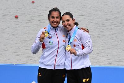 España sonríe y llora al mismo tiempo España sonríe y llora al mismo tiempo
