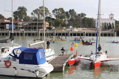 La regata interclubes de piragüismo  vuelve a caer en las arcas del Náutico Sevilla