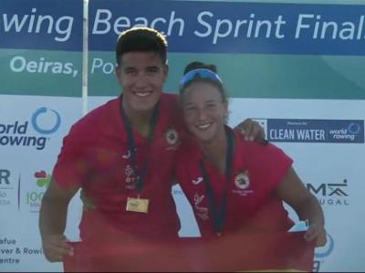 Esther Briz y su compañero Ander Martín, campeones del mundo de remo de mar Esther Briz y su compañero Ander Martín, campeones del mundo de remo de mar