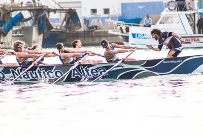 Las veteranas del Club Náutico de Altea se hacen con el oro en casa Las veteranas del Club Náutico de Altea se hacen con el oro en casa
