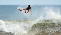 DAKINE ISA World Junior Surfing Championship definió a sus favoritos en un histórico día de olas grandes