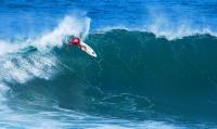 Día de olas muy grandes y sorpresa en el Mundial Junior