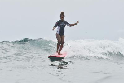 Dominique Miller y Antonio Dantas se llevan el primer Festival Internacional Longboard Oleaje de Gran Canaria