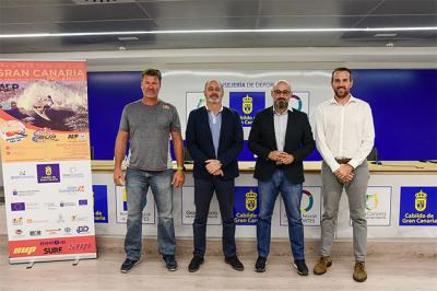 El Campeonato del Mundo de Paddle Surf regresa a Las Canteras con el espectáculo de olas tras dos años sin celebrarse El Campeonato del Mundo de Paddle Surf regresa a Las Canteras con el espectáculo de olas tras dos años sin celebrarse