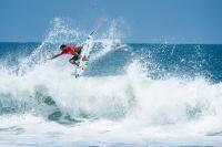 El Mejor Talento del Surfing Brilla durante el Día Inaugural en Surf City El Salvador