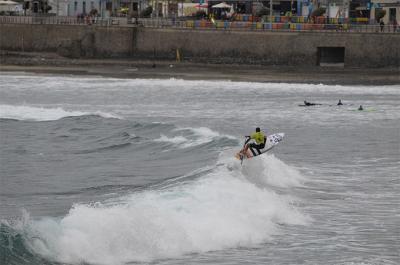 El Mundial de Paddle Surf arranca en Las Canteras con una exhibición