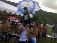 El surfer argentino Leandro “Lele” Usuna se consagró como el nuevo campeón latinoamericano de surf