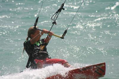 Gisela Pulido y Kevin Langeree se proclaman campeones de la quinta prueba del Campeonato del Mundo de Kiteboard disputada en Tarifa