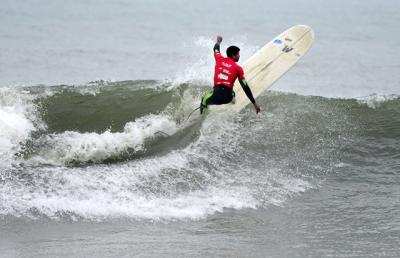 Grandiosas Olas Continúan Llegando a la Histórica Rompiente de Izquierdas en Huanchaco Grandiosas Olas Continúan Llegando a la Histórica Rompiente de Izquierdas en Huanchaco