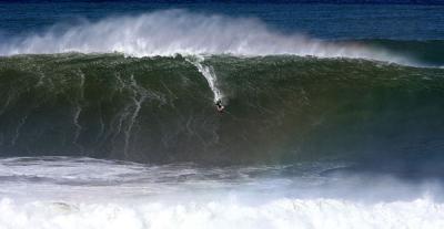 Ibon Amatriain estrenó ayer en Playa Gris la temporada de olas XXL en Gipuzkoa