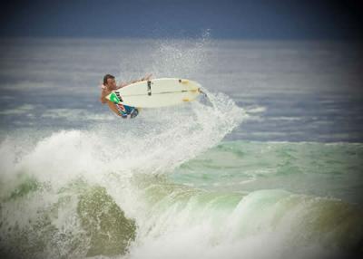 Martín Passeri avanzó a la tercera ronda del Super Surf Internacional en Maresia Martín Passeri avanzó a la tercera ronda del Super Surf Internacional en Maresia