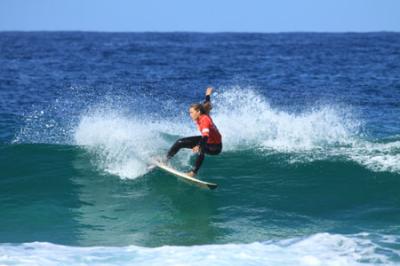 Olas muy buenas permitieron ver un gran surf en el comienzo del Campeonato de España Olas muy buenas permitieron ver un gran surf en el comienzo del Campeonato de España