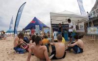 Pequeños y mayores disfrutaron en la primera jornada de surf en familia y sensibilización medioambiental"