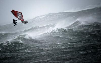 RED BULL STORM CHASE: MISIÓN #2 EN TASMANIA RED BULL STORM CHASE: MISIÓN #2 EN TASMANIA