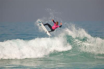 Yael Peña y Ellie Turner nuevos campeones europeos del Rip Curl GromSearch