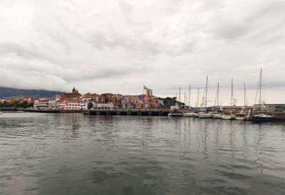 Los barcos que participan en la travesía “Navega el Camino” descansan en Santurtzi para esperar a “Elcano” Los barcos que participan en la travesía “Navega el Camino” descansan en Santurtzi para esperar a “Elcano”