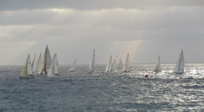 16 Cruceros salieron hoy viernes 25 de julio desde Las Palmas de Gran Canaria hacia Lanzarote, en la LVIII Regata Internacional San Ginés. 16 Cruceros salieron hoy viernes 25 de julio desde Las Palmas de Gran Canaria hacia Lanzarote, en la LVIII Regata Internacional San Ginés.