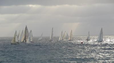 16 Cruceros salieron hoy viernes 25 de julio desde Las Palmas de Gran Canaria hacia Lanzarote, en la LVIII Regata Internacional San Ginés.