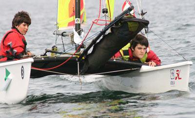42 catamaranes se reunieron en la Ría de Vigo para disputar la V edición de la Regata Corte Ingles Turismo Vigo 42 catamaranes se reunieron en la Ría de Vigo para disputar la V edición de la Regata Corte Ingles Turismo Vigo