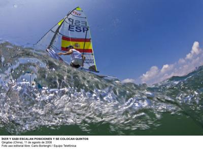 Alabau, más cerca de las medallas en la clase RS:X. Onan Barreiros y Aaron Sarmiento continúan en los puestos de medalla. Natalia y Laia se mantienen 2ª Alabau, más cerca de las medallas en la clase RS:X. Onan Barreiros y Aaron Sarmiento continúan en los puestos de medalla. Natalia y Laia se mantienen 2ª