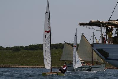 Arranca la II Vuelta a Menorca de patín a Vela Arranca la II Vuelta a Menorca de patín a Vela