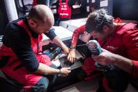 Agujero en la cubierta del MAPFRE en pleno océano Pacífico