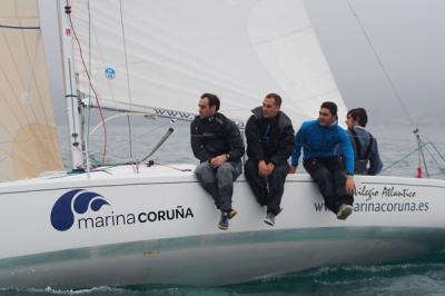 El Grupo Fomento de Iniciativas patrocina al Equipo de Regatas Marina Coruña J80,