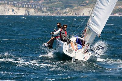 El ‘Jet Set’ es el primer líder del IV Trofeo El Correo en la clase J 80 El ‘Jet Set’ es el primer líder del IV Trofeo El Correo en la clase J 80