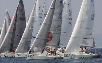 Punta Ala, cita de lo mejor del Platú 25. Tras el entrenamiento oficial, mañana comienza el Campeonato con gran presencia de equipos españoles Punta Ala, cita de lo mejor del Platú 25. Tras el entrenamiento oficial, mañana comienza el Campeonato con gran presencia de equipos españoles