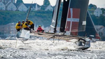 SAP Extreme Sailing Team lidera en el segundo día de las Extreme Sailing Series™ en Cardiff