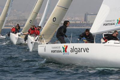 “Turismo do Algarve” (J-80) y “Bribón” (Platu 25) vencieron, en sus respectivas clases, en la tercera convocatoria del Trofeo de Inviern