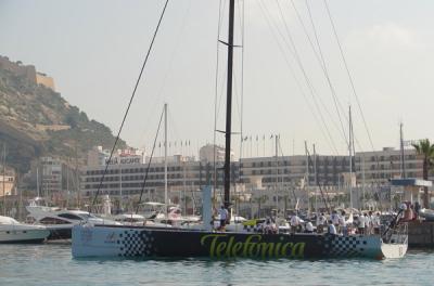 Con todas las piezas ya ensambladas, el “Telefónica negro” espera comenzar hoy las primeras pruebas técnicas en el agua