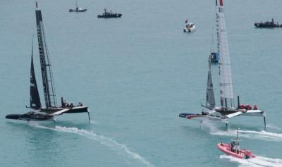'Oracle' y 'Team New Zealand' abren brecha en cabeza en una jornada difícil 'Oracle' y 'Team New Zealand' abren brecha en cabeza en una jornada difícil